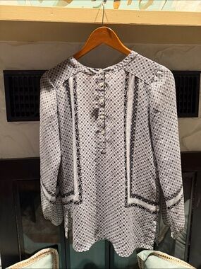 LOFT Black and White Geometric Print Blouse